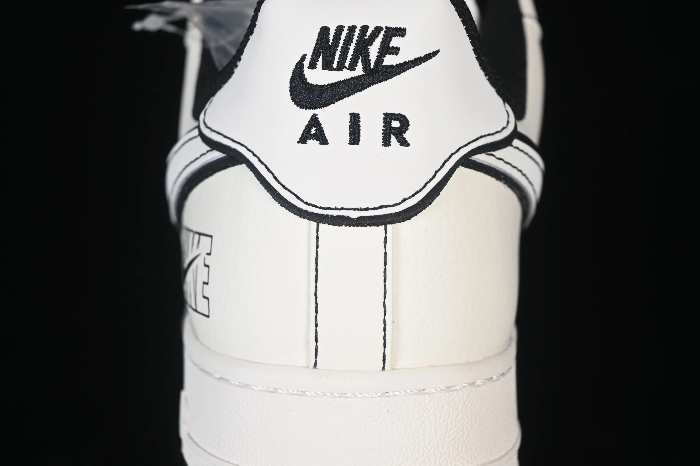 All categories Nk Air Force 1 Air Force series Nk Air Force 1 Low Air Force low-top Nike Air Force 1'07 Low Black Bugs Bunny Air Force 1 low-top casual sneakers JP8028-060